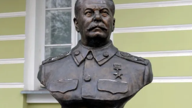 stalin statue
